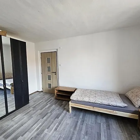 Dvur Radous Apartment Hostomice